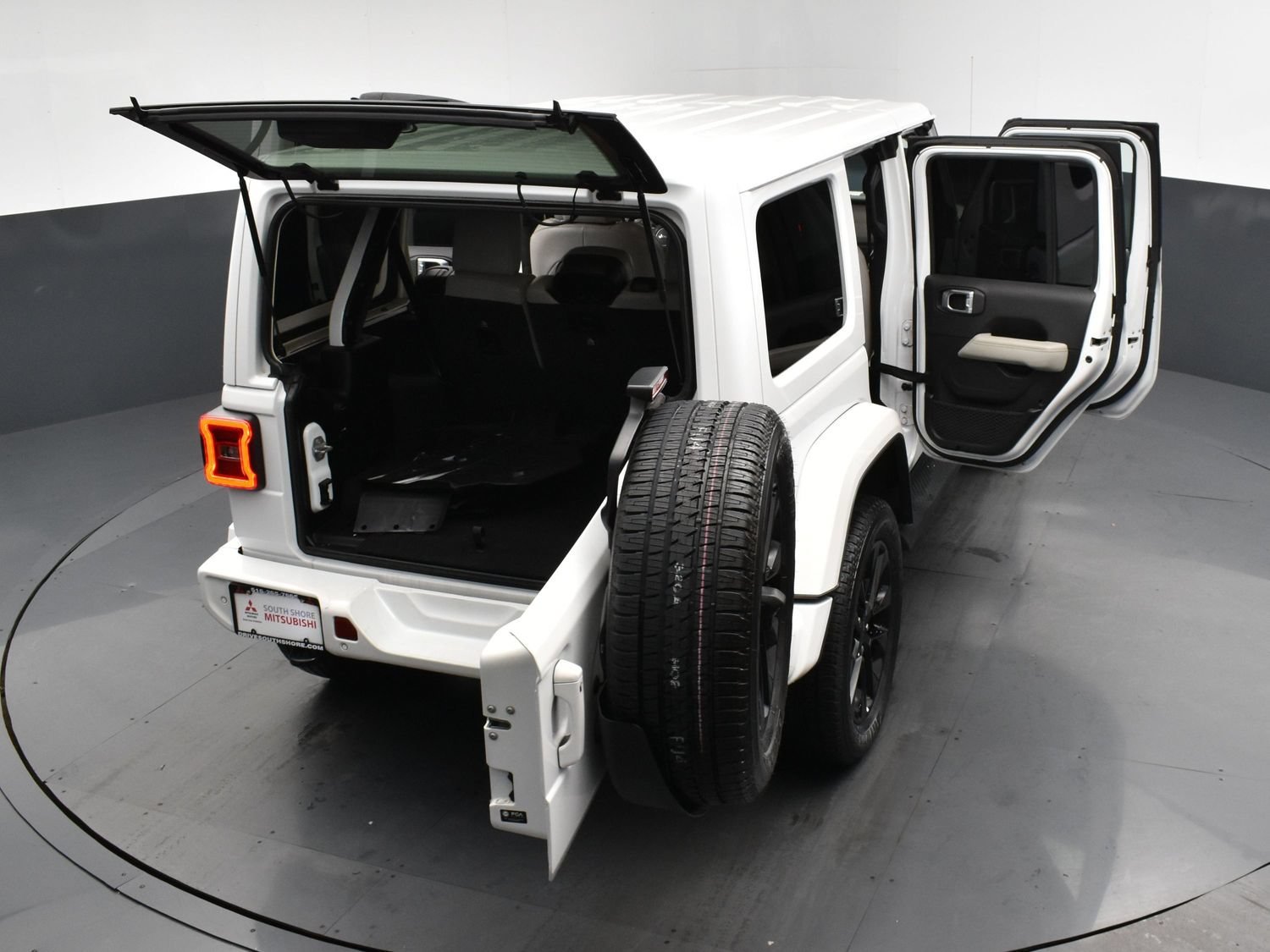 Used 2022 Bright White Clearcoat Jeep Unlimited High Altitude image 27