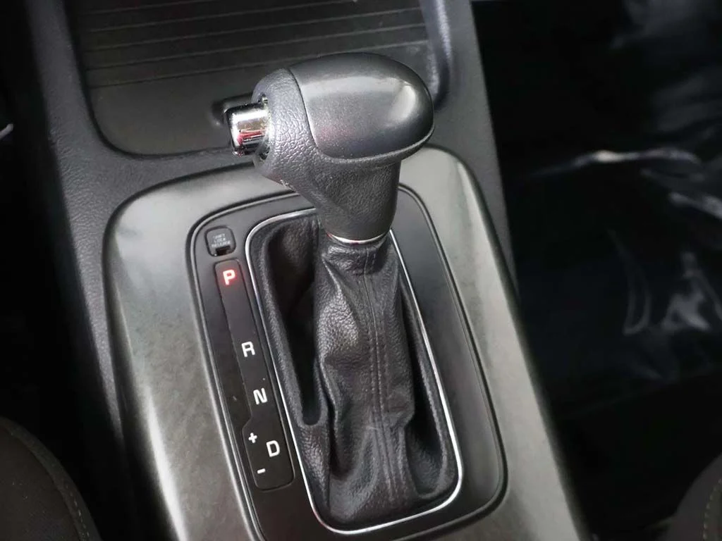 Used 2016 White Kia LX image 36