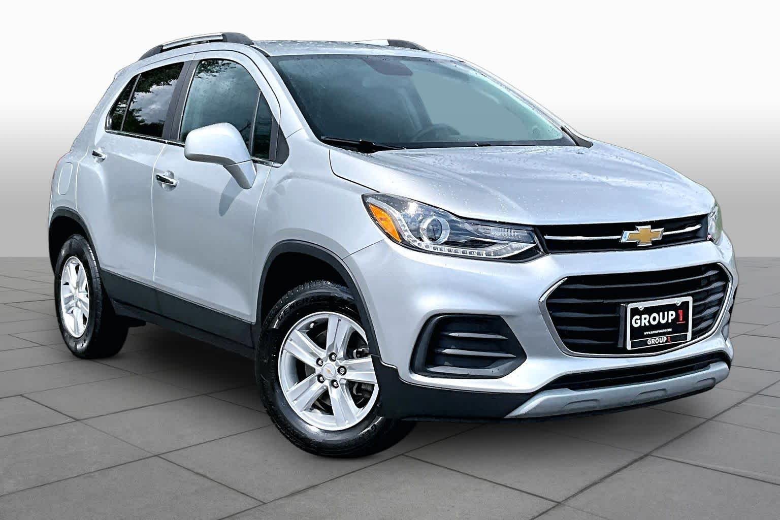 Used 2020 Silver Ice Metallic Chevrolet LT image 3
