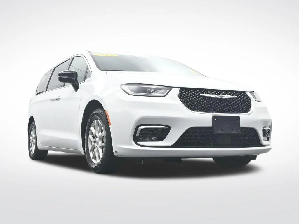 Certified Used 2024 Bright White Clearcoat Chrysler Touring L image 33