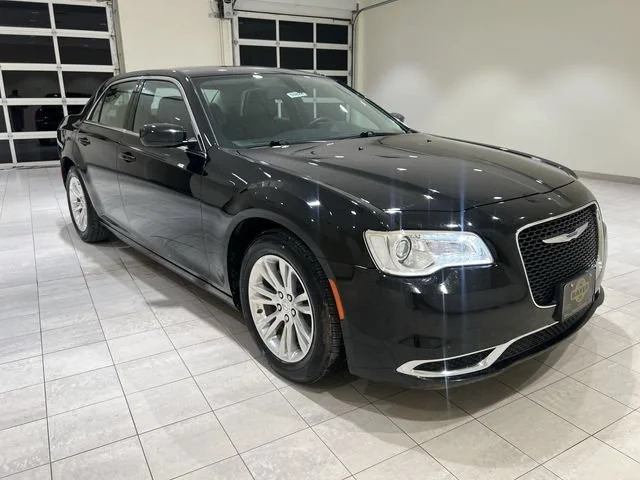 2019 Chrysler 300 Touring - Photo 7