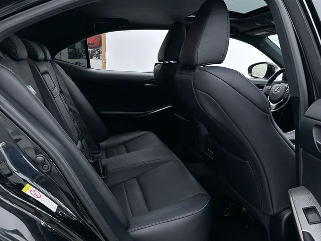 2018 Lexus IS 300 - Photo 17