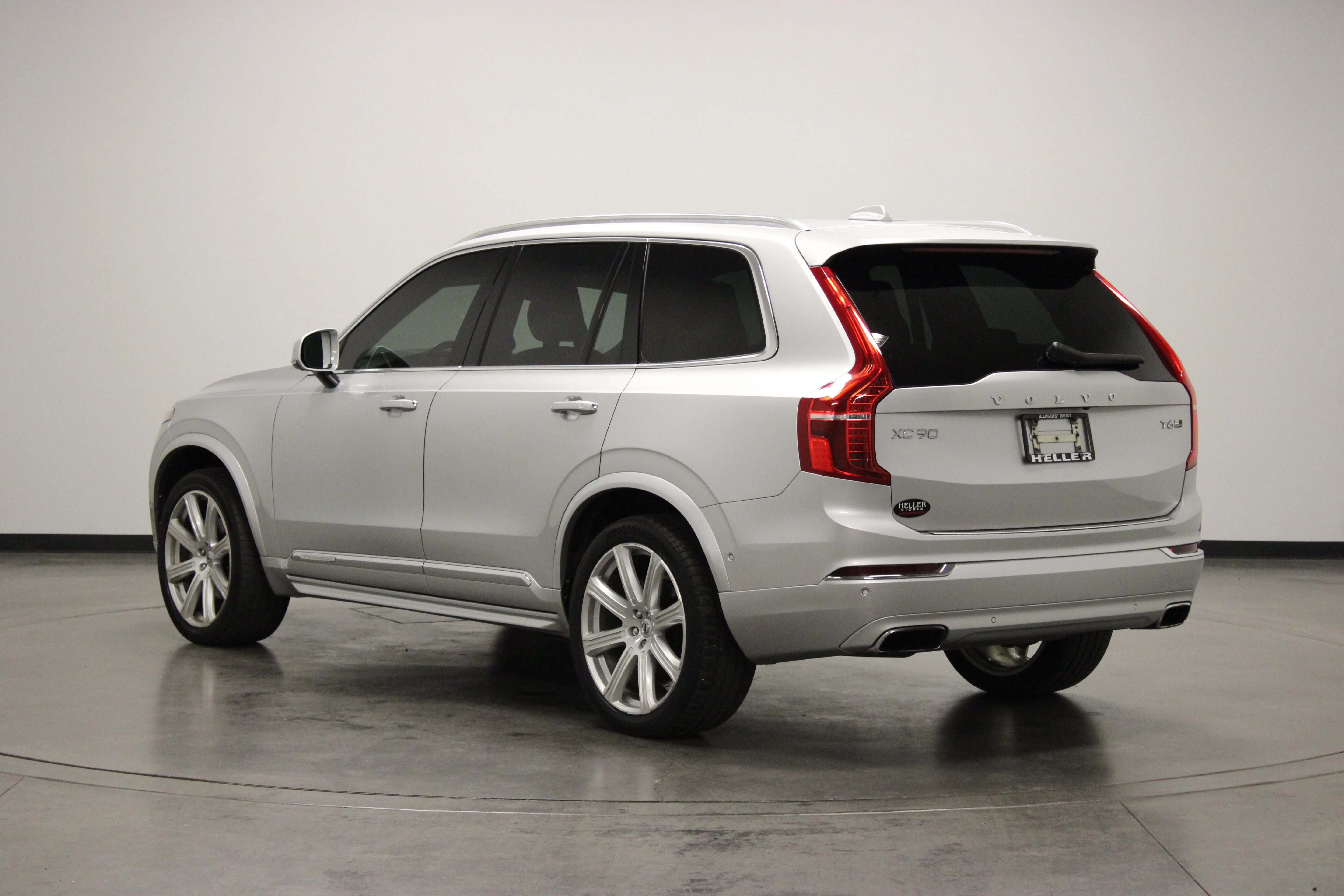 Used 2018 Bright Silver Metallic Volvo T6 Inscription image 6