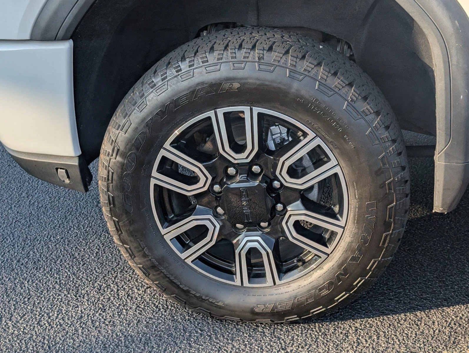 Used 2020 Summit White GMC AT4 image 11