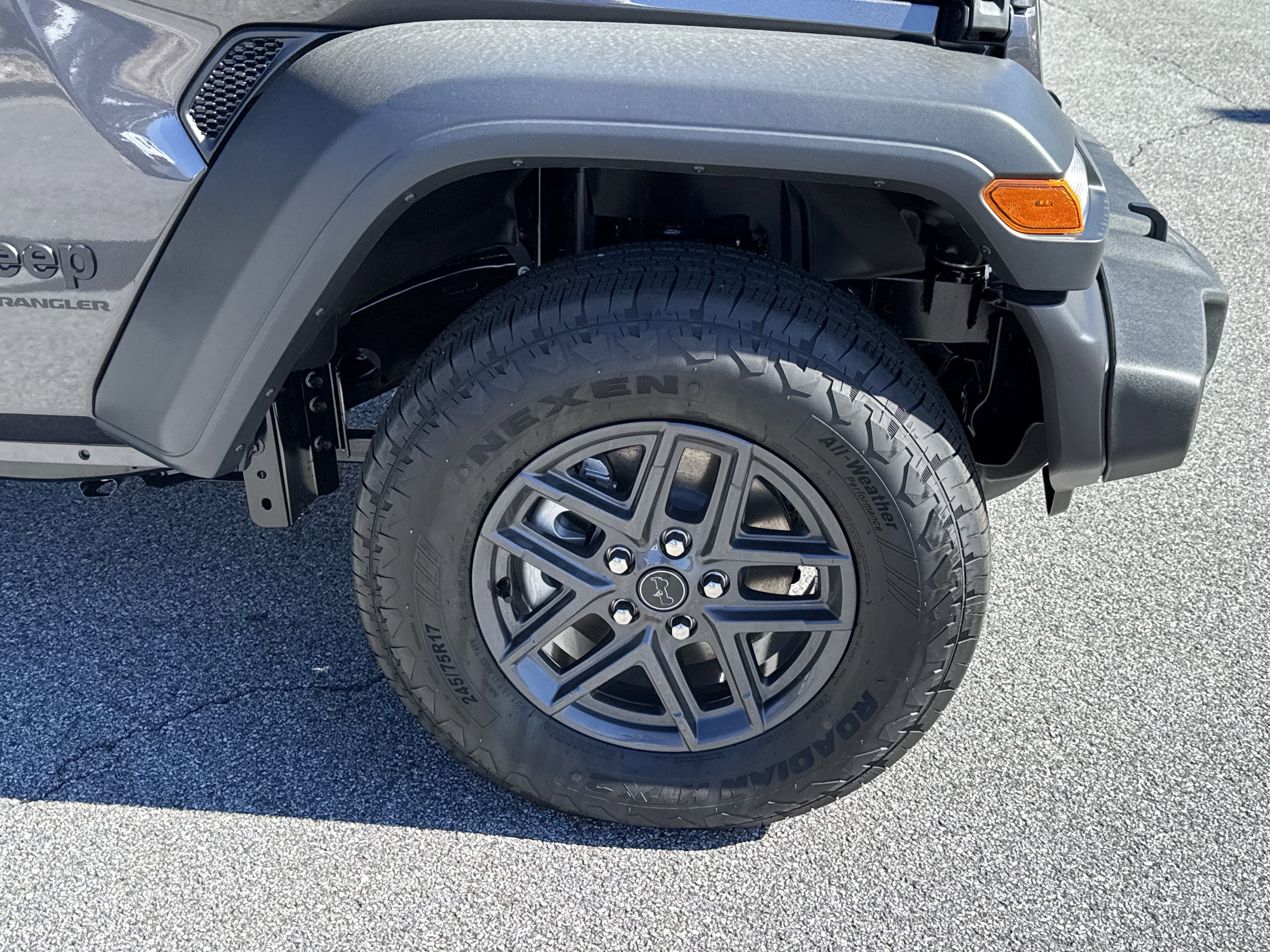 New 2025 Granite Crystal Metallic Clear-Coat Exterior Paint Jeep Sport S image 11