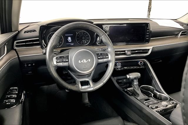 Used 2024 Black Kia EX image 4