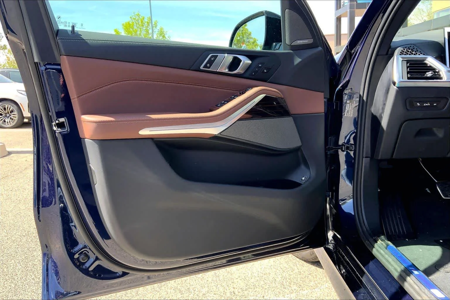 New 2026 Tanzanite Blue II Metallic BMW xDrive50e image 10