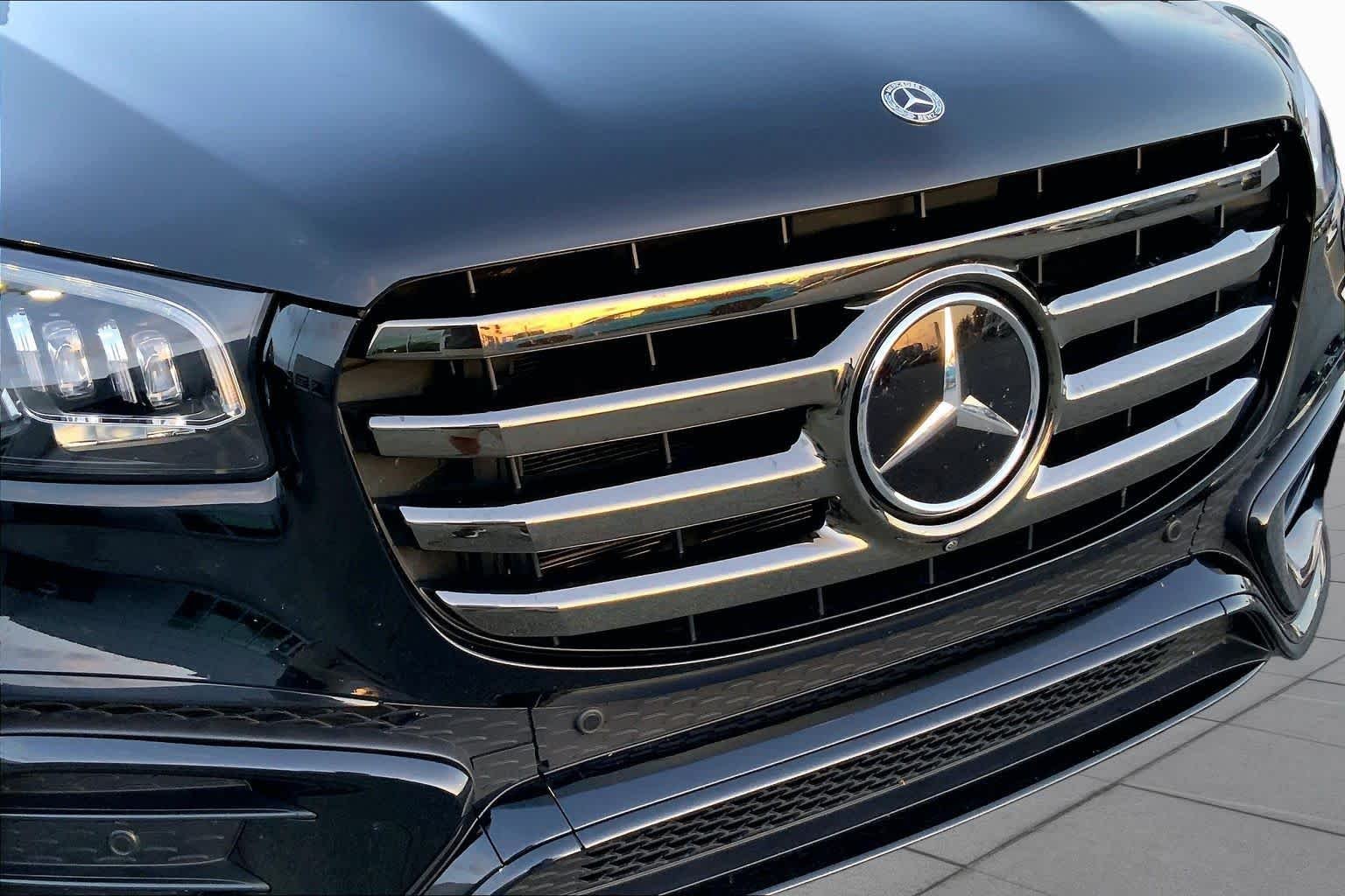 Used 2025 Twilight Blue Metallic Mercedes-Benz GLS 450 image 27