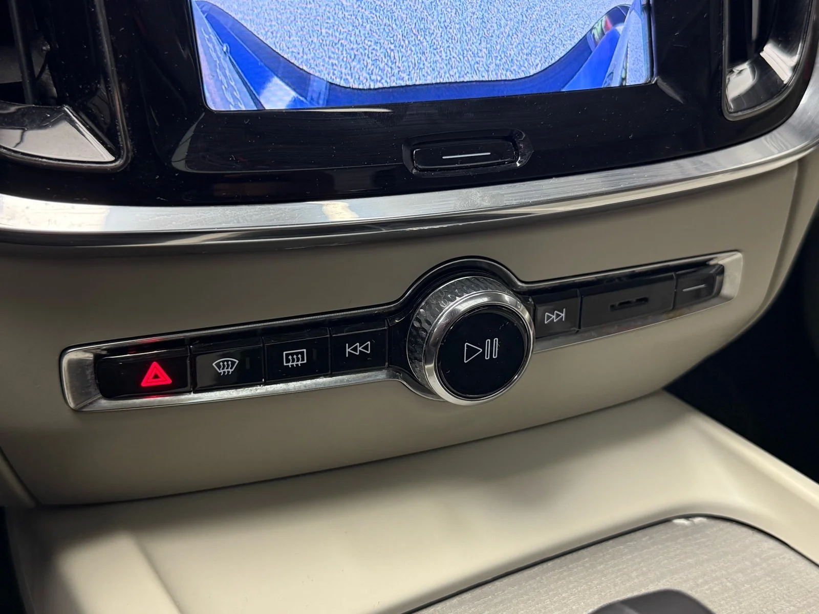 Used 2024 Denim Blue Metallic (723) Volvo B5 Plus Dark Theme image 15
