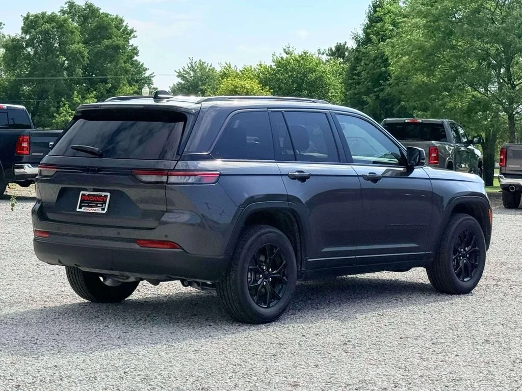 New 2026 Baltic Gray Metallic Clearcoat Jeep Altitude image 7