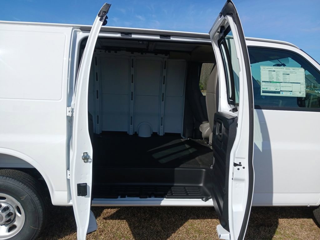 2025 Chevrolet Express Cargo Work Van - Photo 30