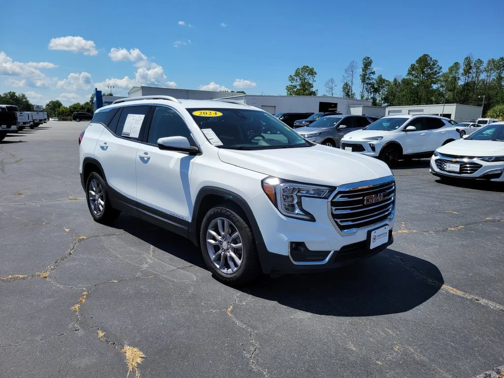 Used 2024 Summit White GMC SLT image 8
