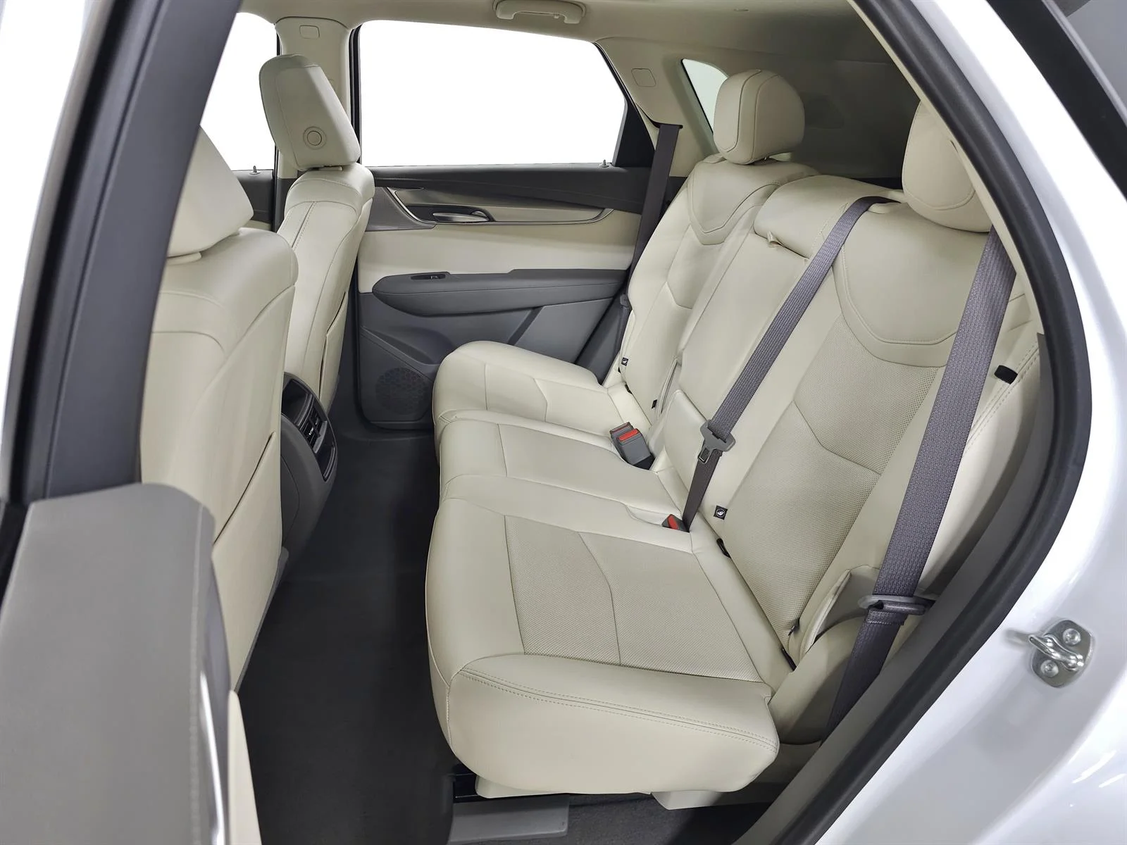 Used 2025 White Cadillac Premium Luxury image 39