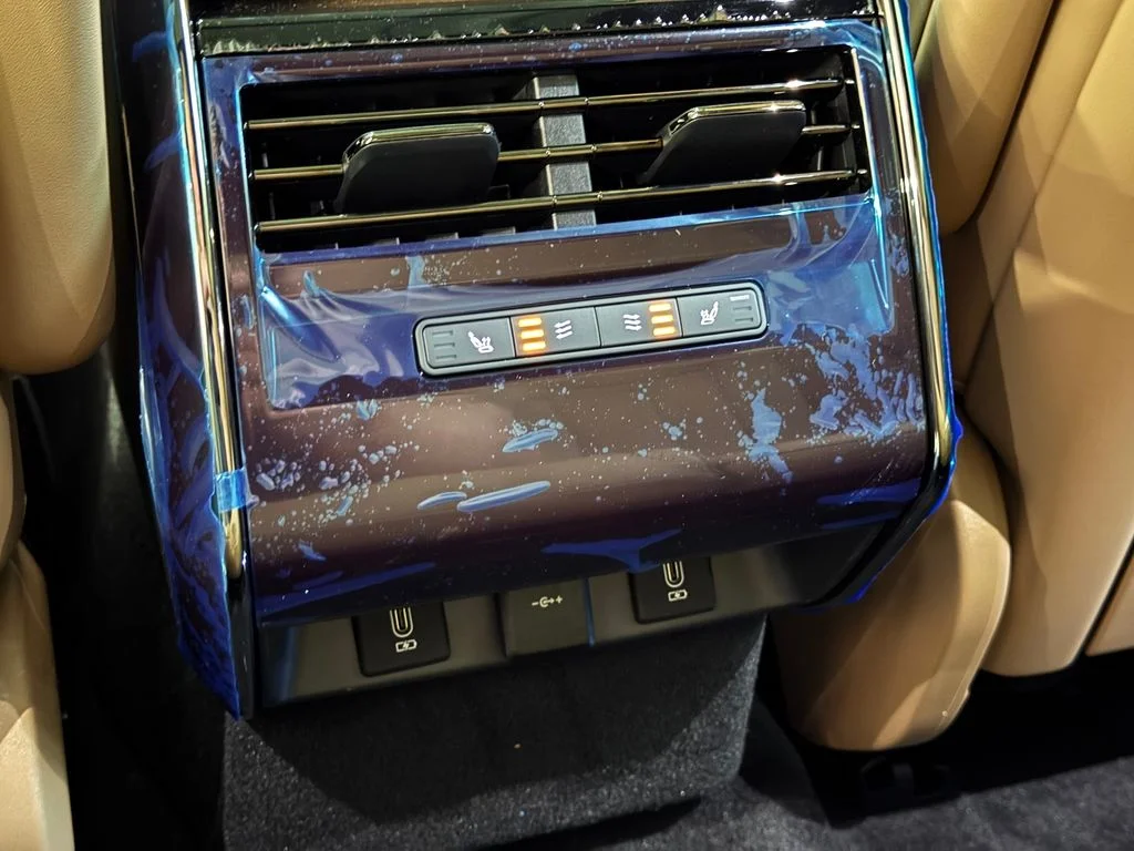New 2026 Borasco Grey Metallic Land Rover SE image 16