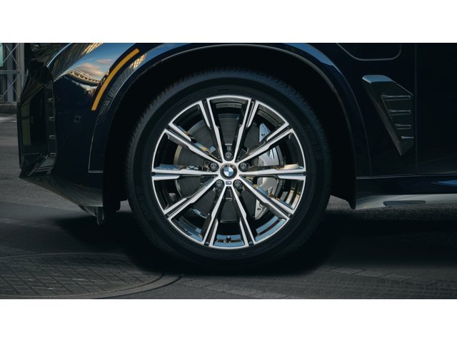 New 2026 Carbon Black Metallic BMW X5 50e image 7