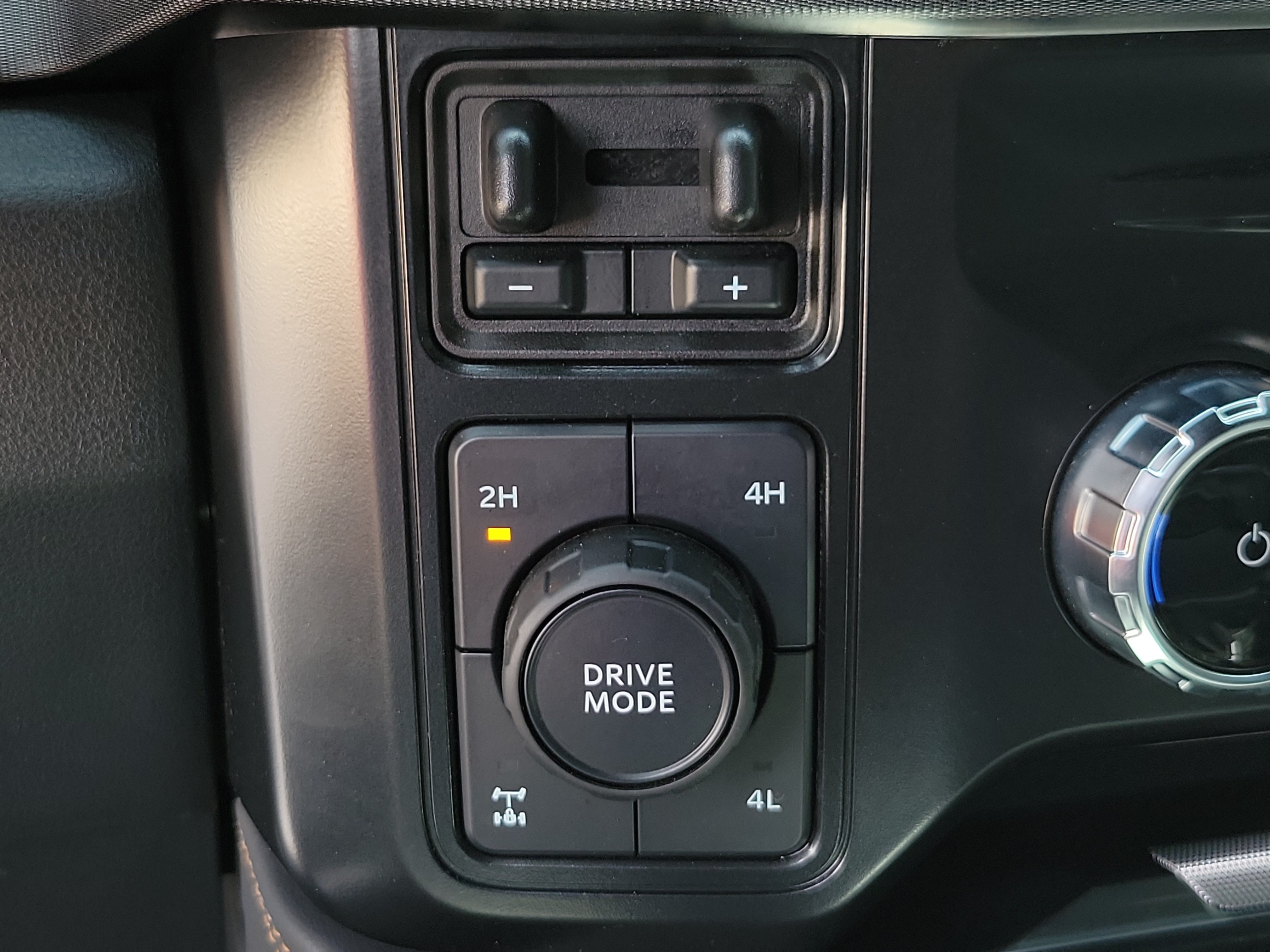 Used 2024 Star White Metallic Tri-Coat Ford Platinum image 10