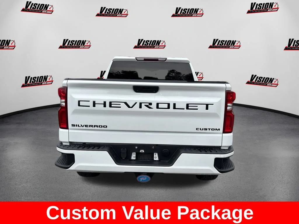 Used 2021 White Chevrolet Custom image 7