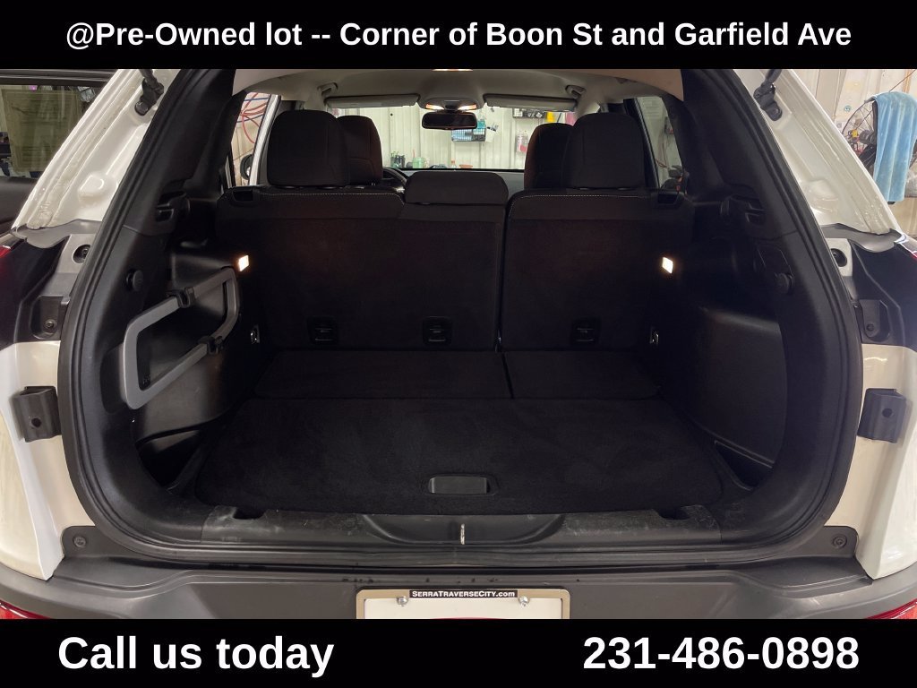Used 2016  Jeep LATITUDE image 26