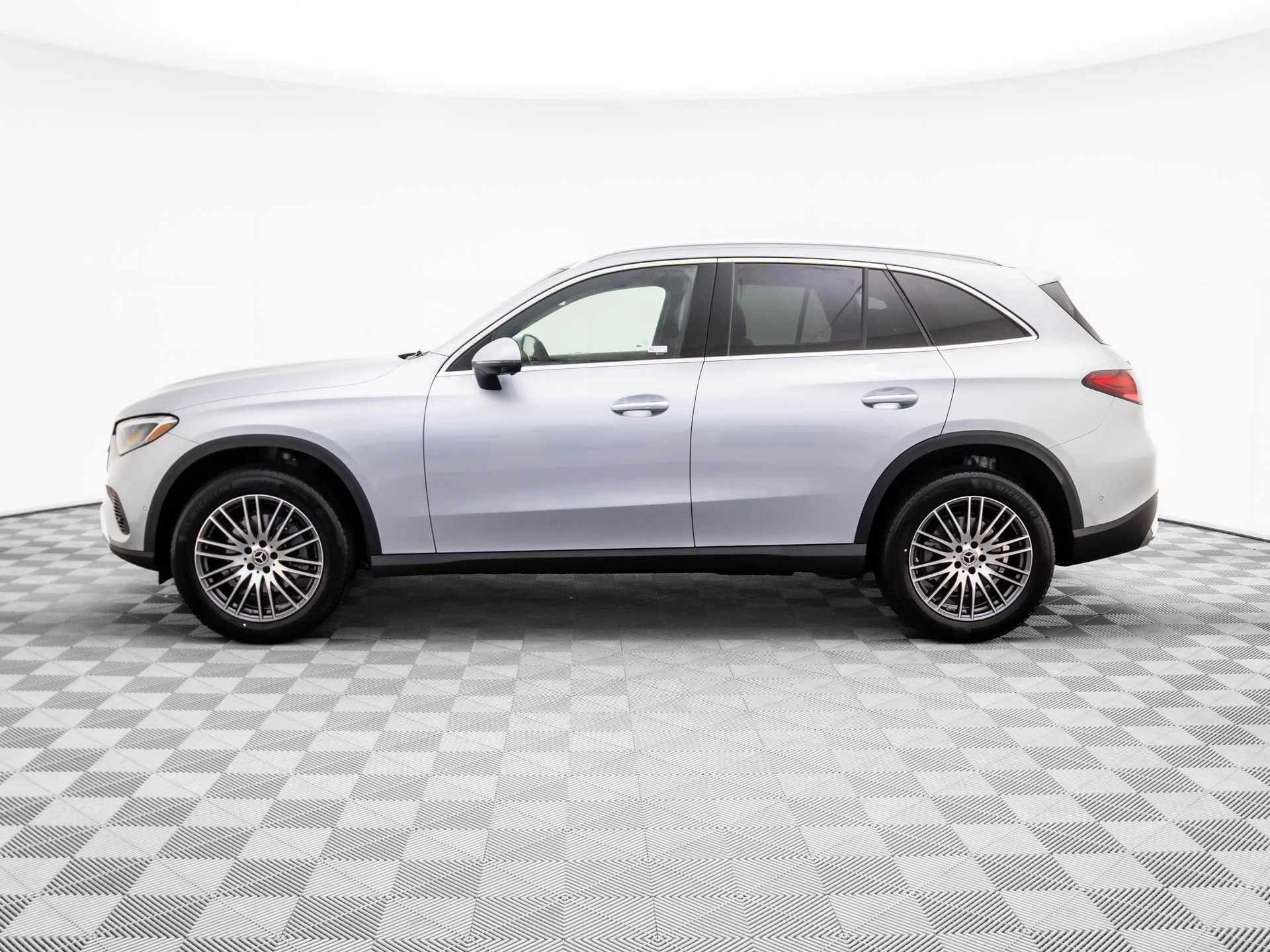 New 2026 Silver Mercedes-Benz GLC 300 image 2