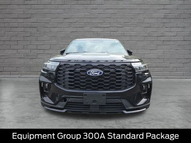 New 2027 Agate Black Metallic Ford ST-Line image 2