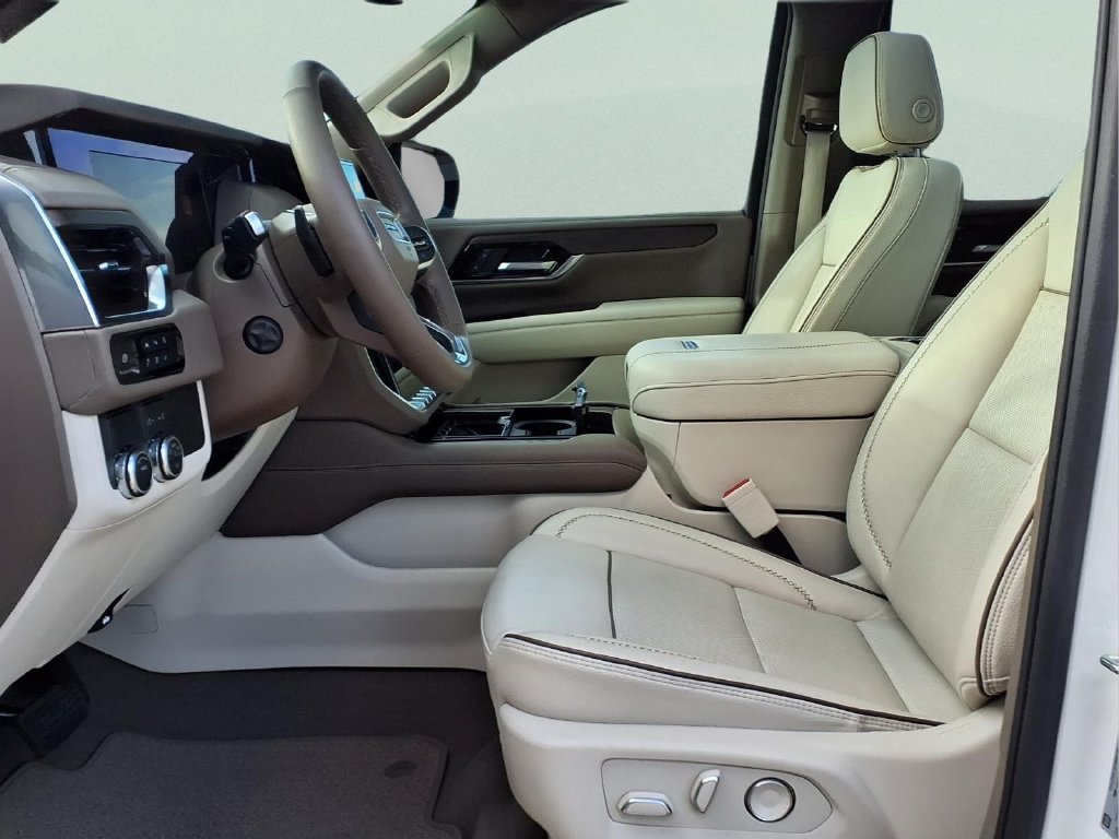 Used 2025 White GMC Denali image 12