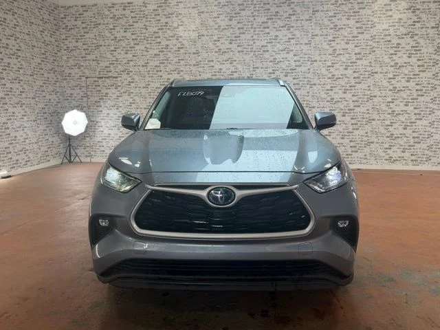 Used 2021 Gray Toyota XLE image 2