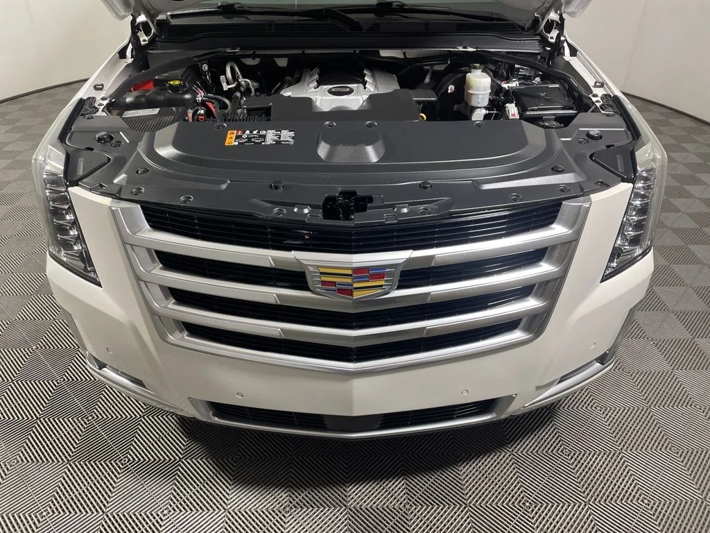 Used 2019 White Cadillac Premium Luxury image 27