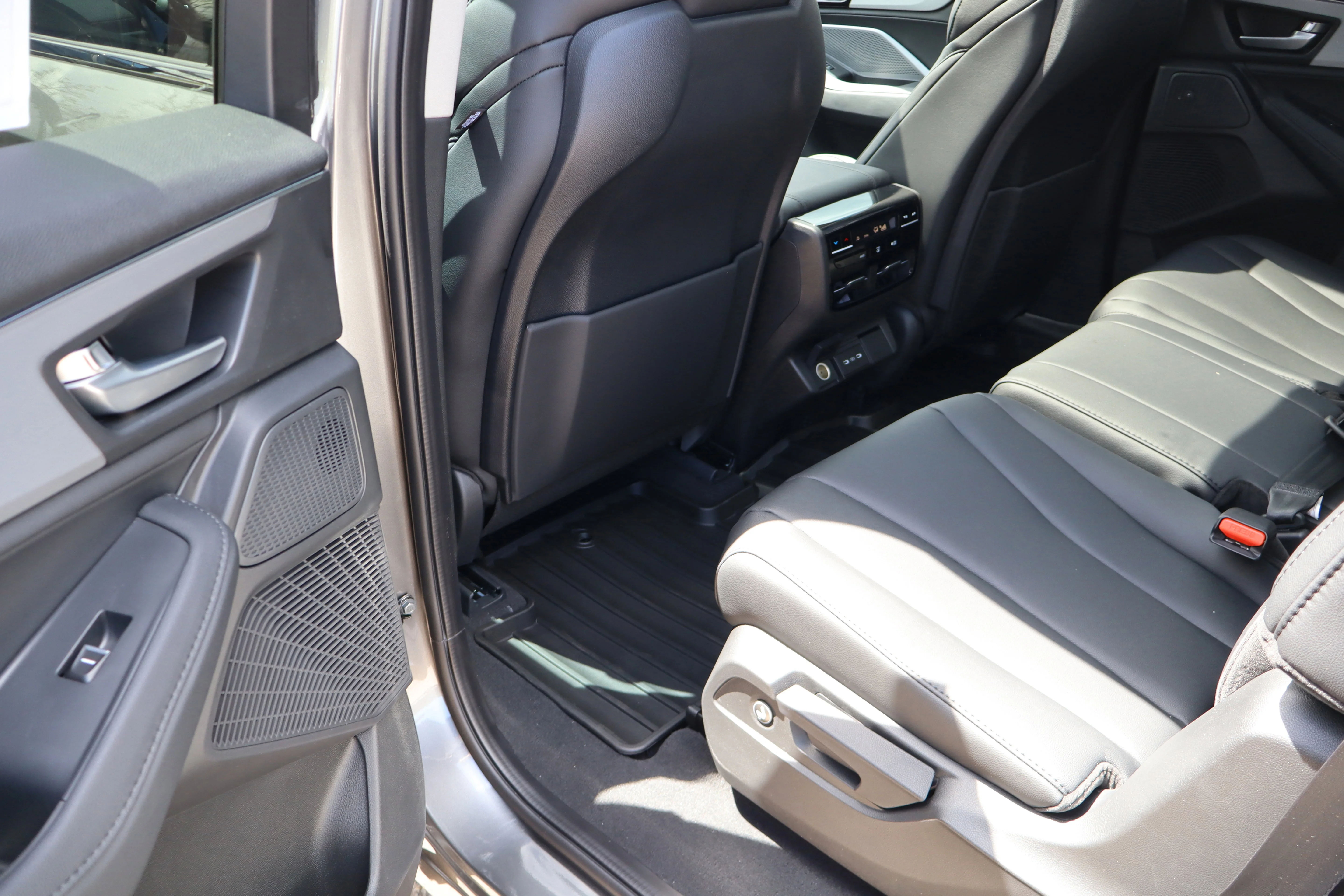 New 2026 Liquid Carbon Metallic Acura 4MDX image 26
