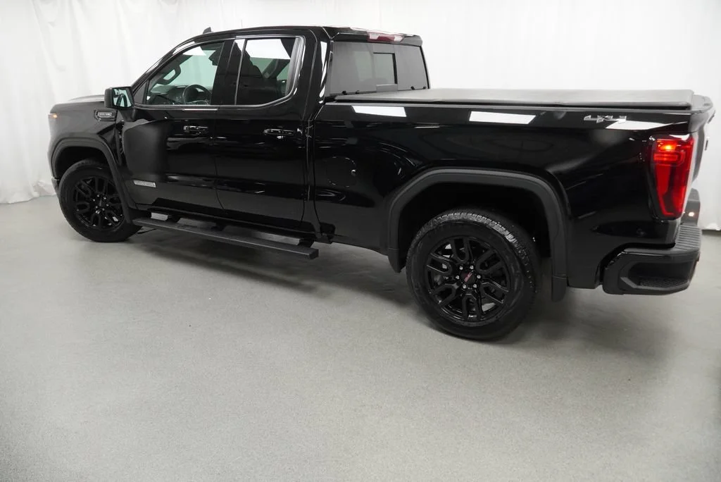 Used 2023 Onyx Black GMC Elevation image 41