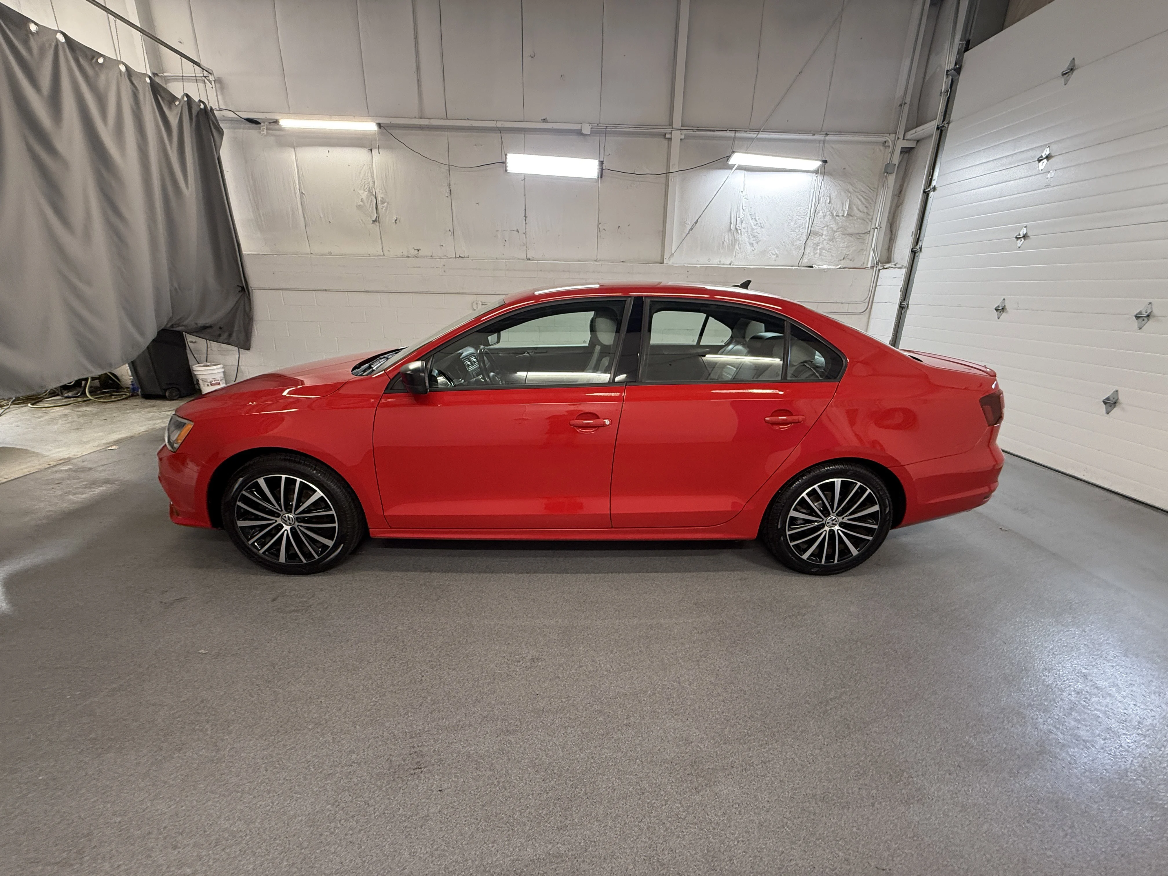Used 2016 Tornado Red Volkswagen 1.8T Sport image 4