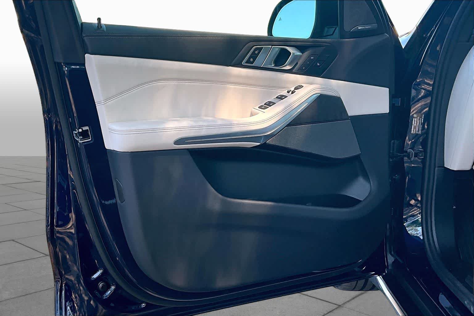 New 2026 Tanzanite Blue II Metallic BMW xDrive40i image 10