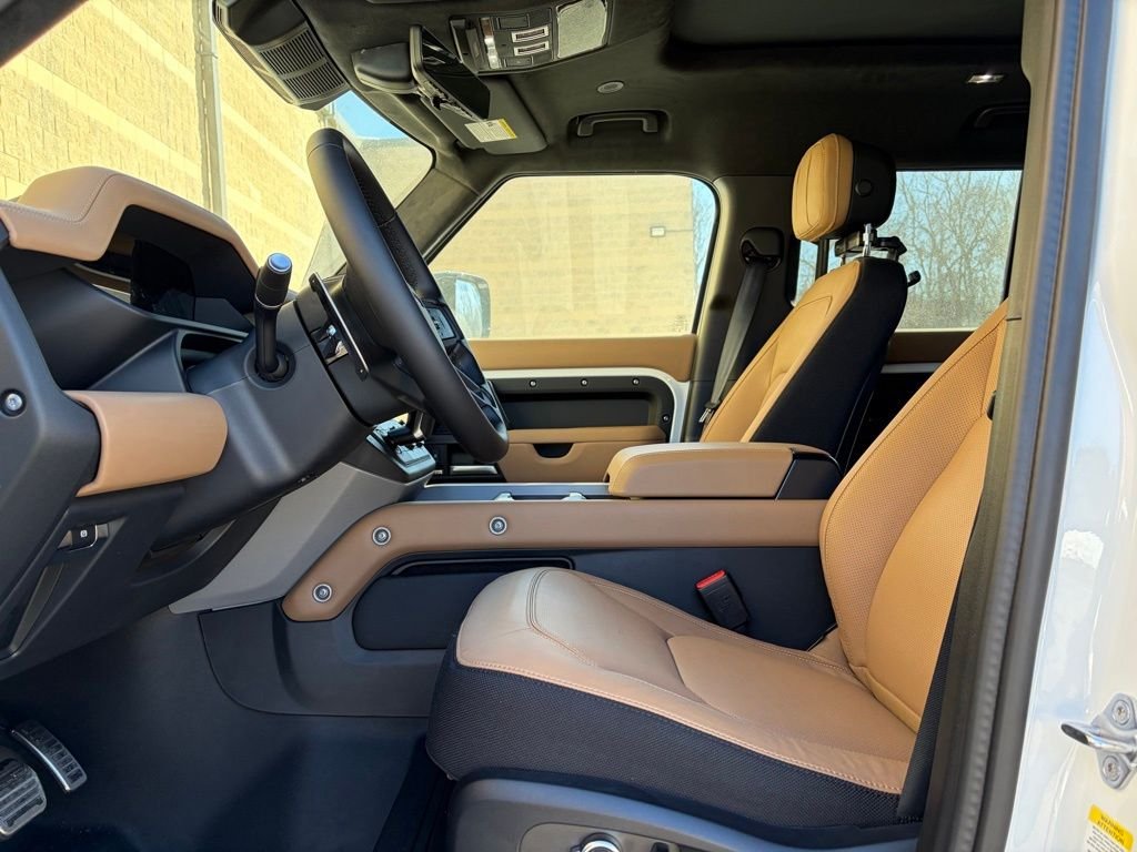 New 2026 White Land Rover V8 image 11
