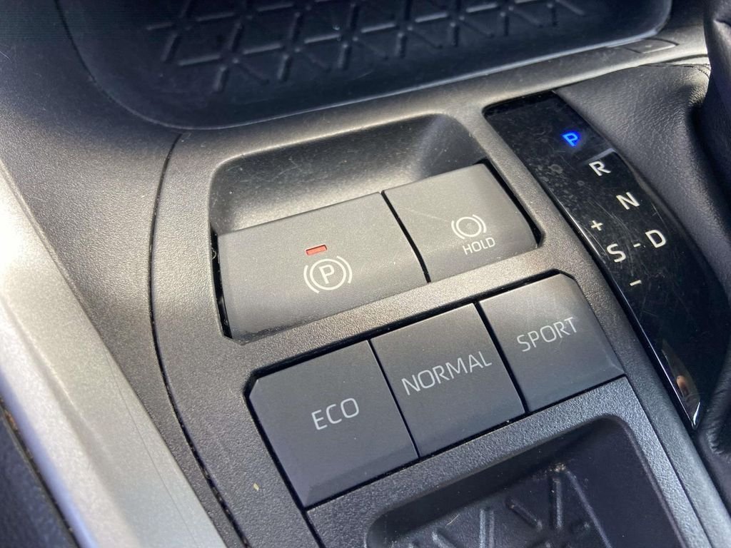 Used 2021 Silver Toyota XLE image 22