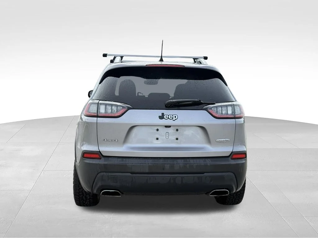 Used 2019 Silver Jeep Latitude Plus image 24