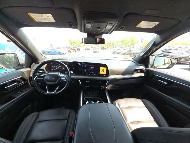 Used 2025 Gray Chevrolet Z71 image 18