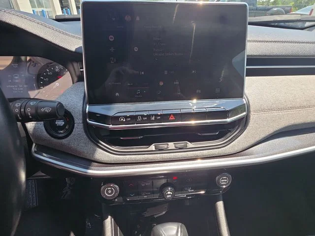 Used 2022 Gray Jeep Latitude Lux image 20