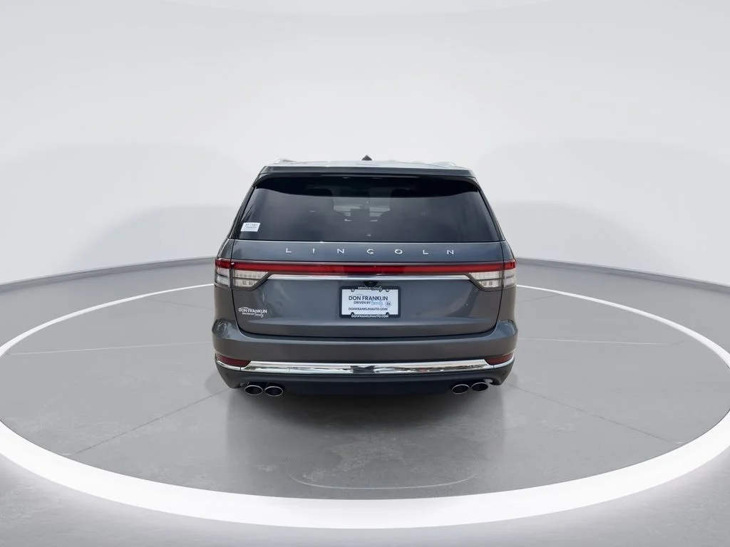 Used 2023 Gray Lincoln Standard image 7