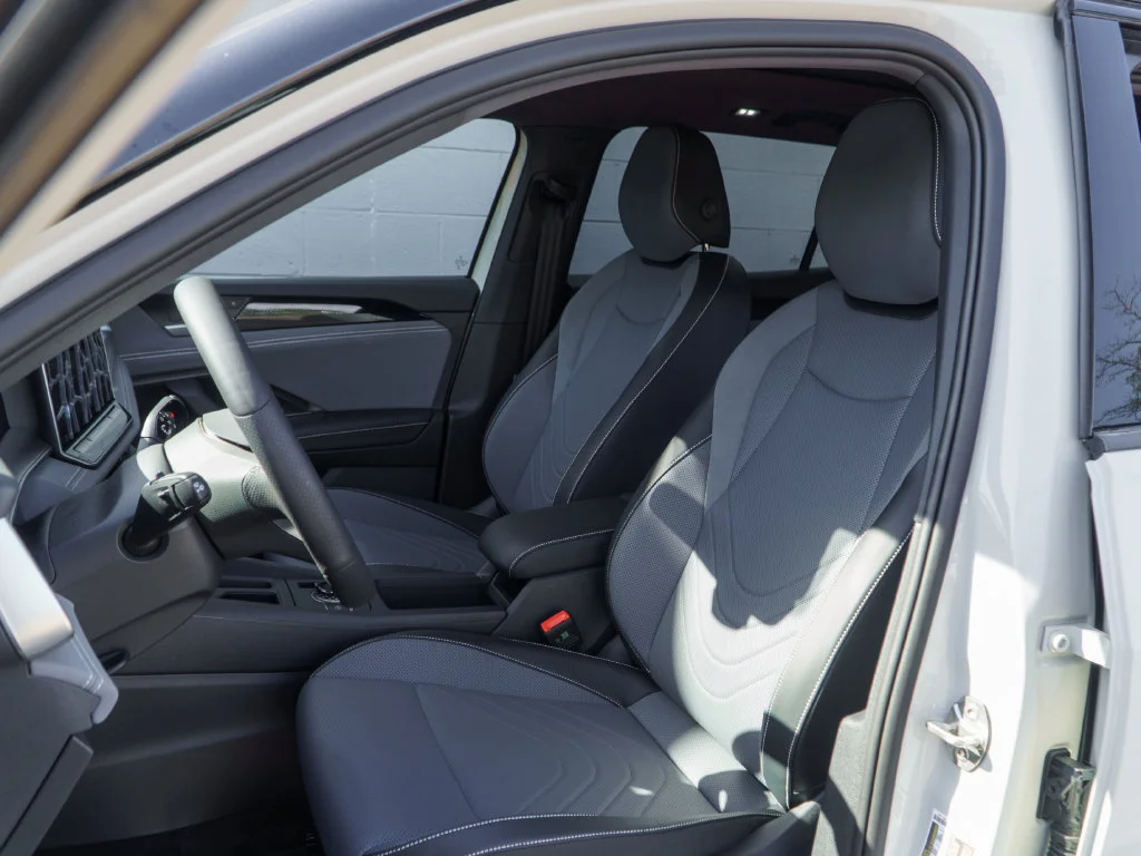 New 2026 Sandstone W/Deep Black Roof Volkswagen 2.0T SE R-Line Black image 8