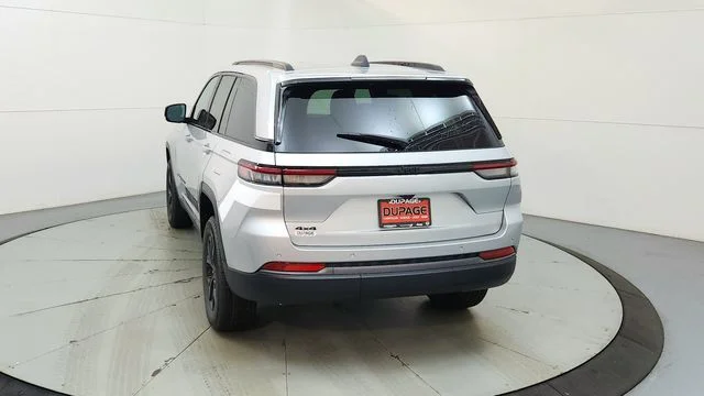 New 2026 Silver Zynith Exterior Paint Jeep Laredo Altitude image 8