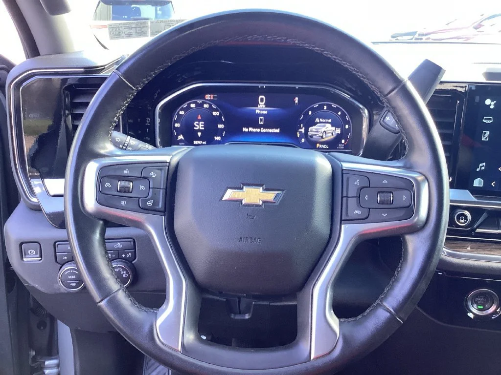 Used 2024 Sterling Gray Metallic Chevrolet LT (2FL) image 14
