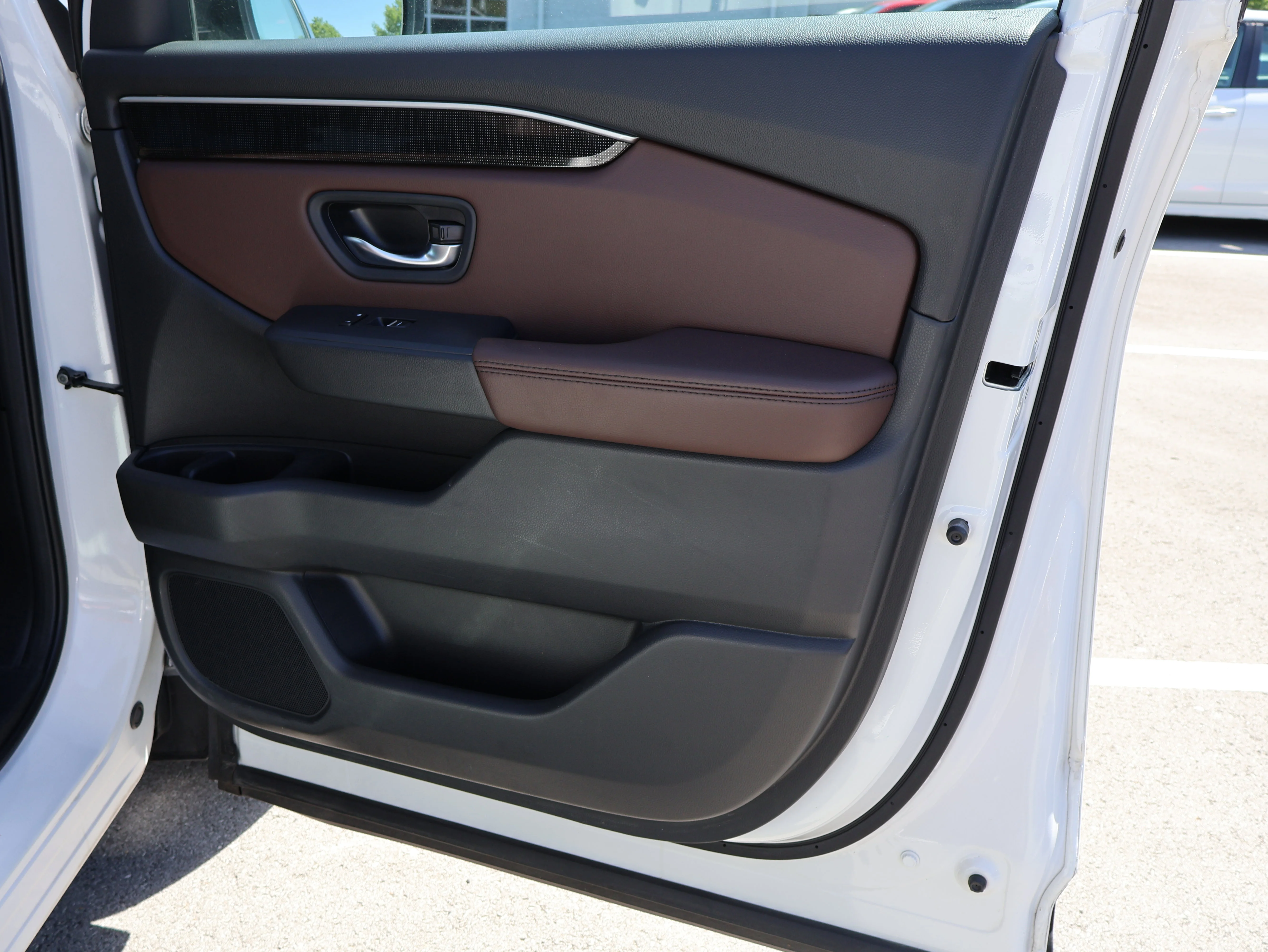 Used 2025 Platinum White Pearl Honda Elite image 11