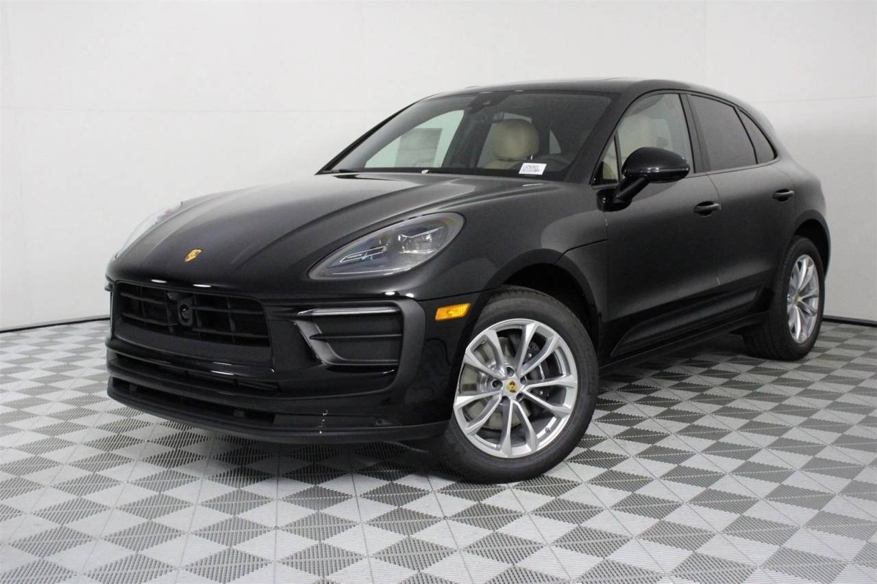 2025 Porsche Macan Base