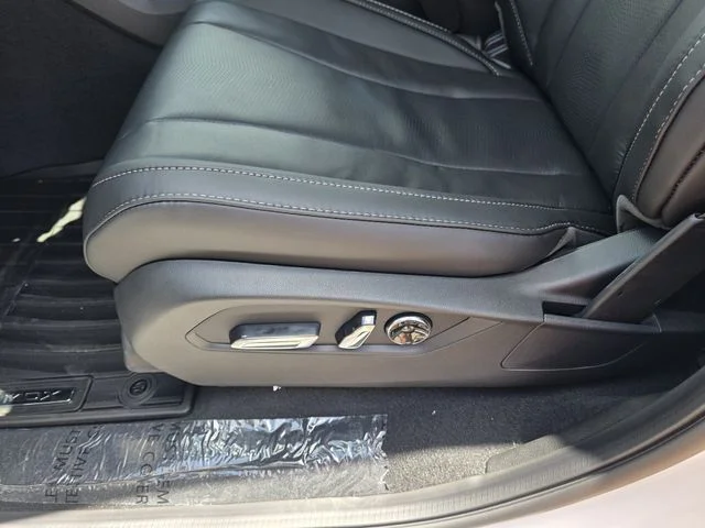 New 2026 Platinum White Pearl Acura w/Technology Package image 14