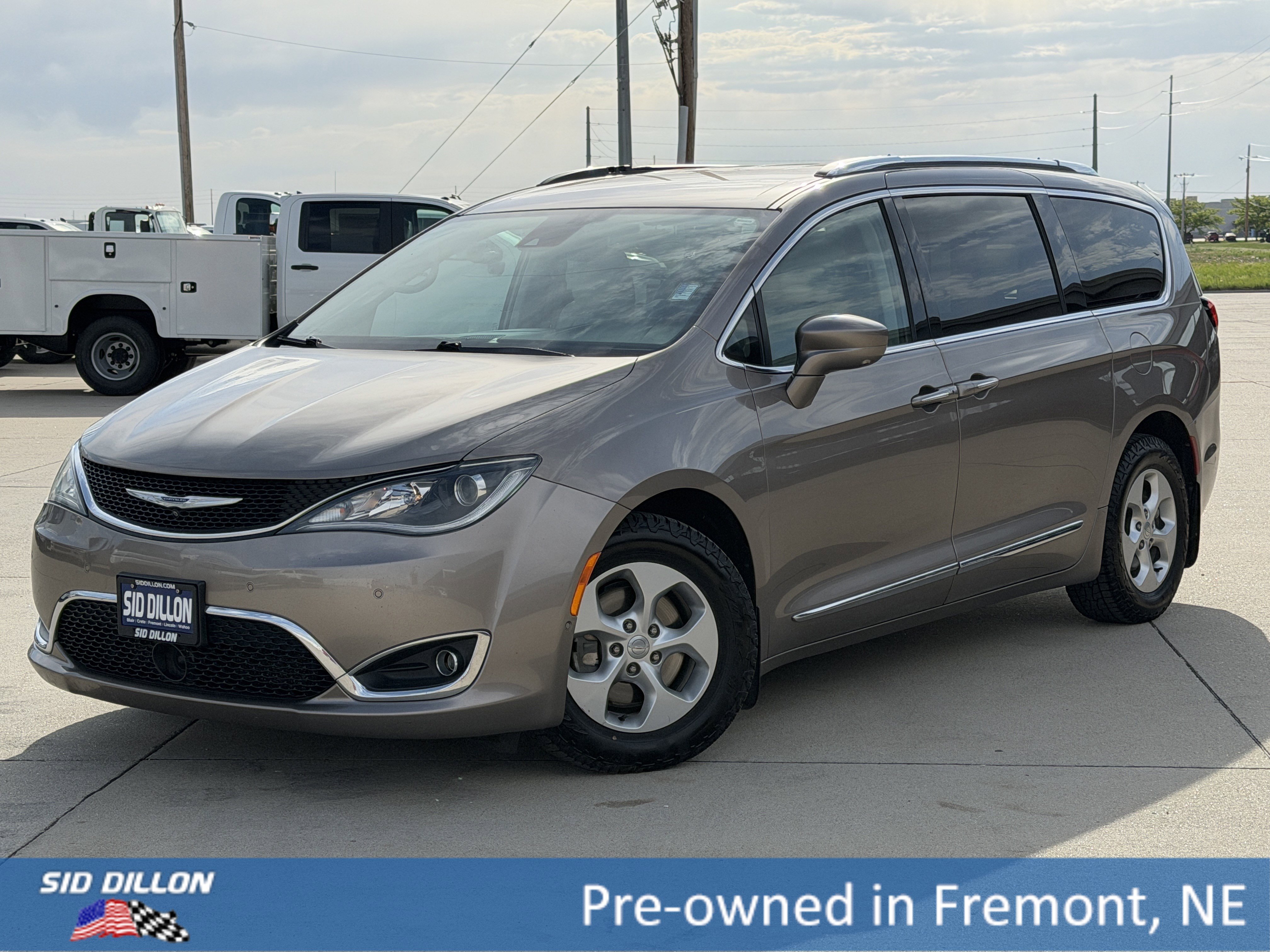 2017 Chrysler Pacifica Touring-L Plus's photo