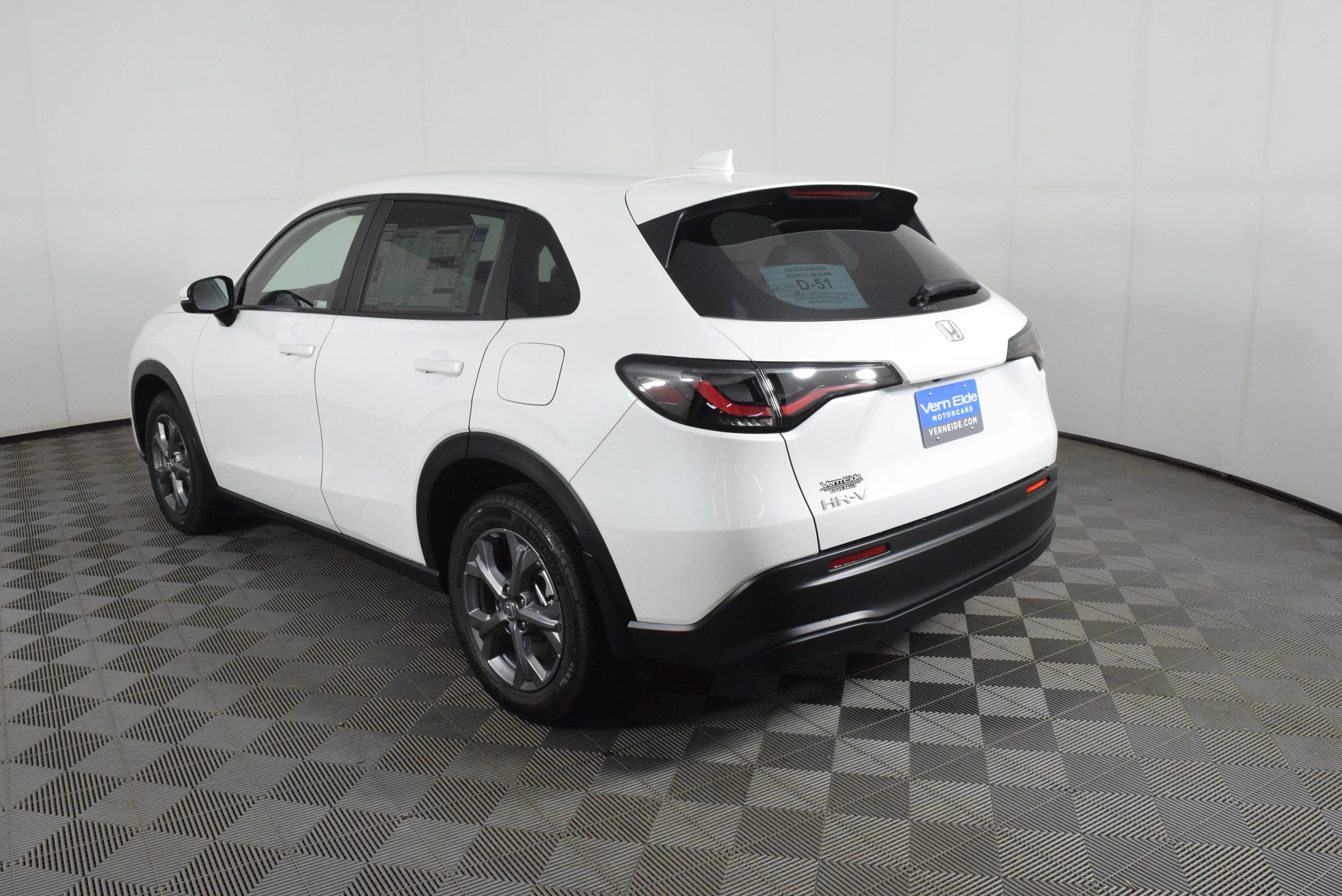 New 2027 Platinum White Pearl Honda LX image 8