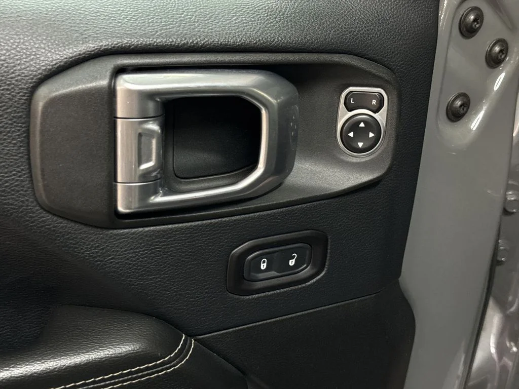 Used 2018 Gray Clearcoat Jeep Unlimited Sahara image 14