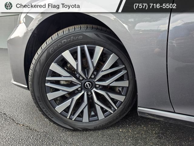 Used 2025 Gun Metallic Nissan 2.5 SV image 9