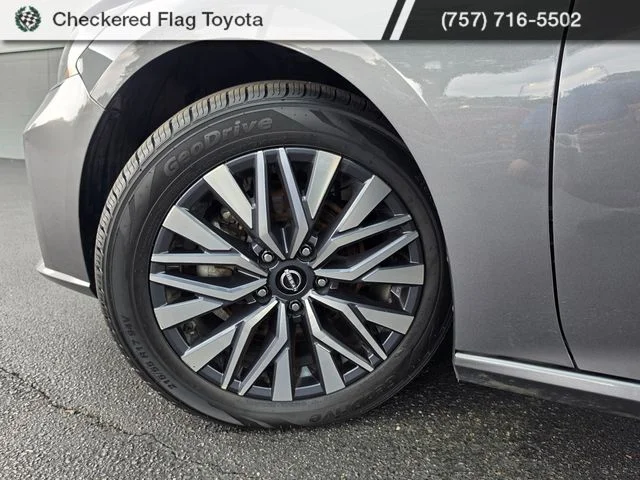 Used 2025 Gun Metallic Nissan 2.5 SV image 9