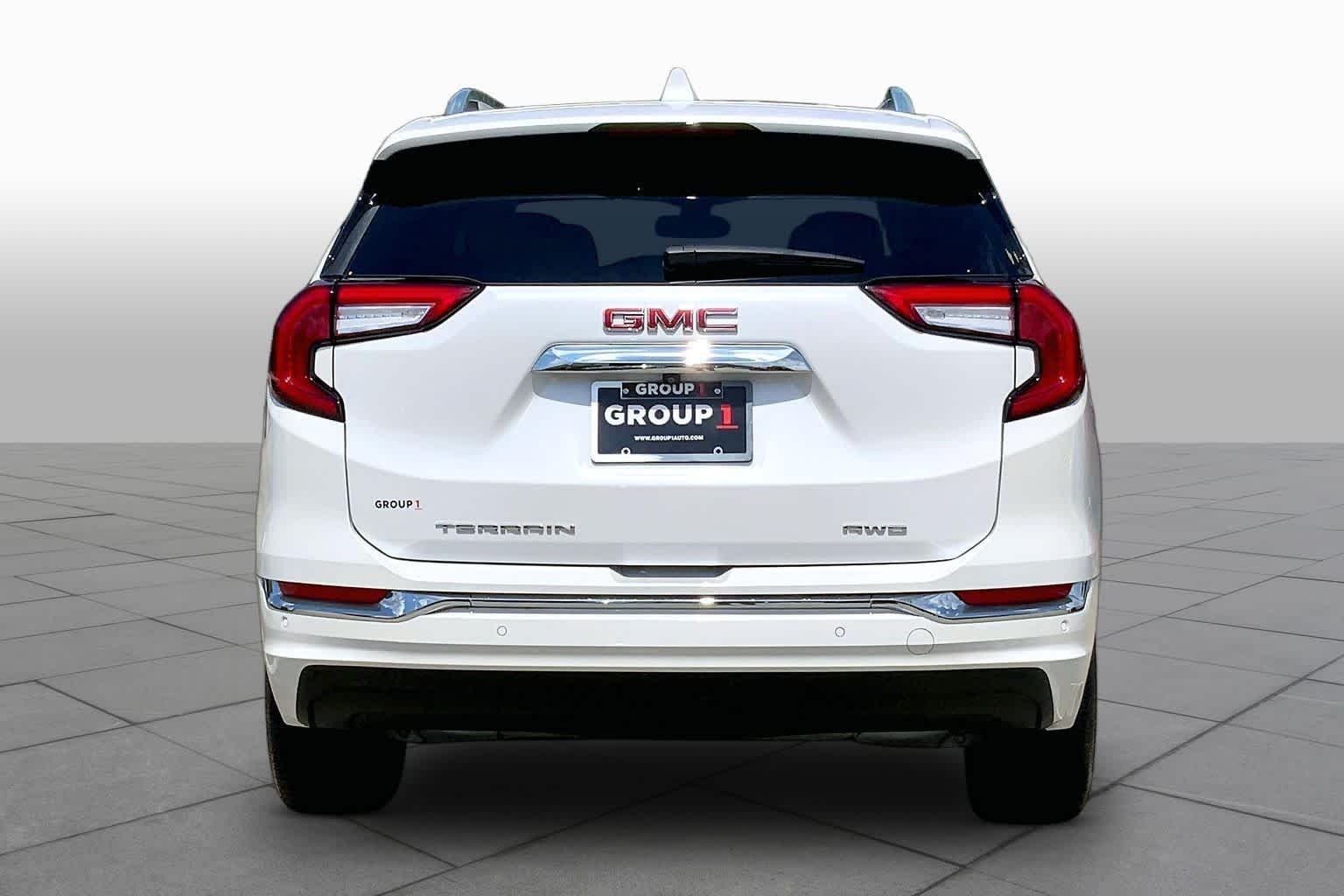 Used 2023 White Frost Tricoat GMC Denali image 5