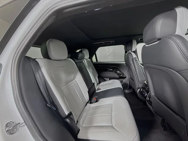 Certified Used 2024 White Land Rover Autobiography image 29